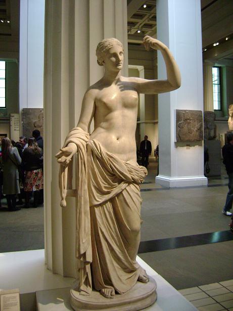 estatua griega en el museo britanico